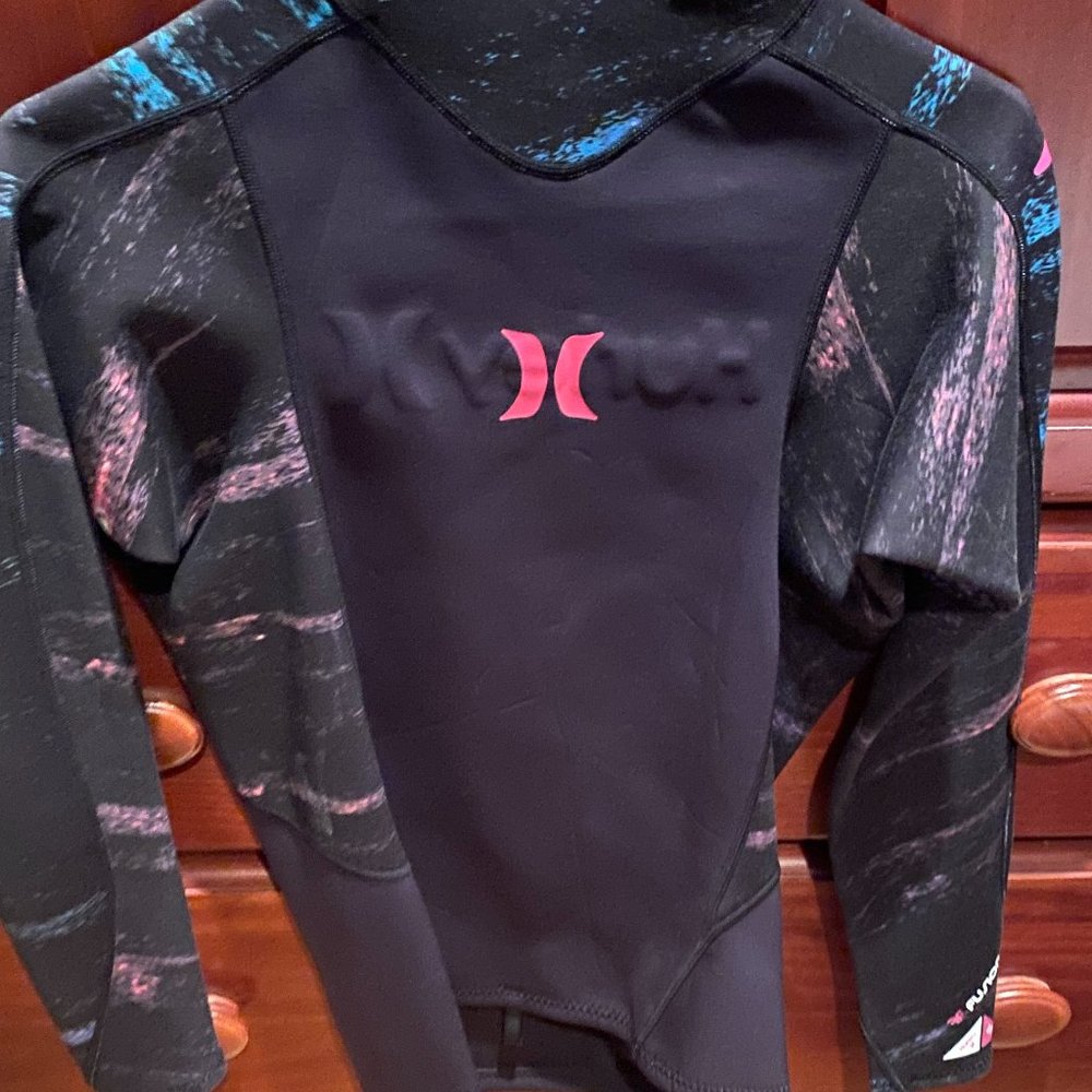 HURLEY Medium L/S  black multi color "Surf" shirt